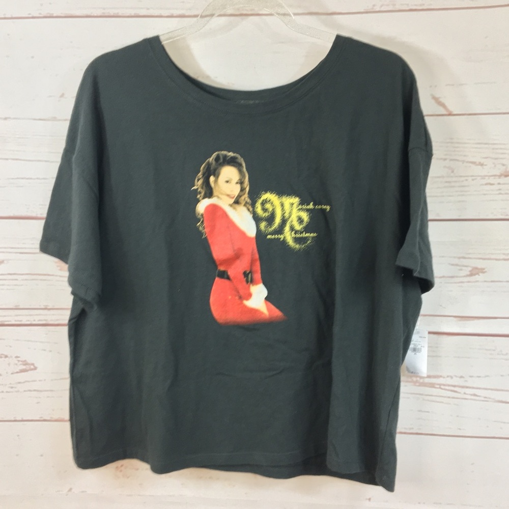 Old Navy Mariah Carey Christmas tee B1 6